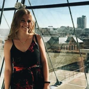 Meet your Posher, Elise